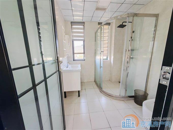 天怡嘉苑 精装修 带车位杂物间