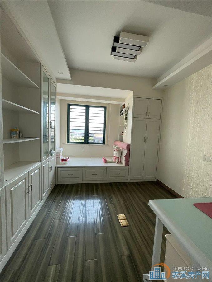 绿德家园143平138万带双车位另算