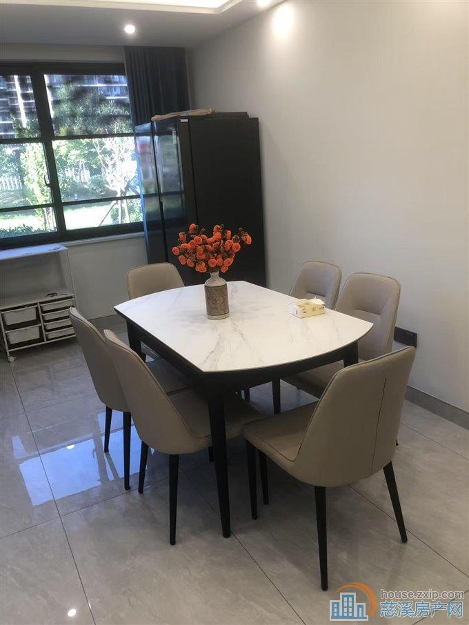 盛泰嘉苑欢乐颂一楼120平精装146万