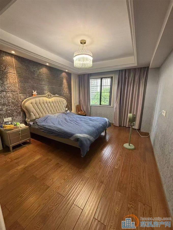 出售枫华富地楼梯洋房 4 楼