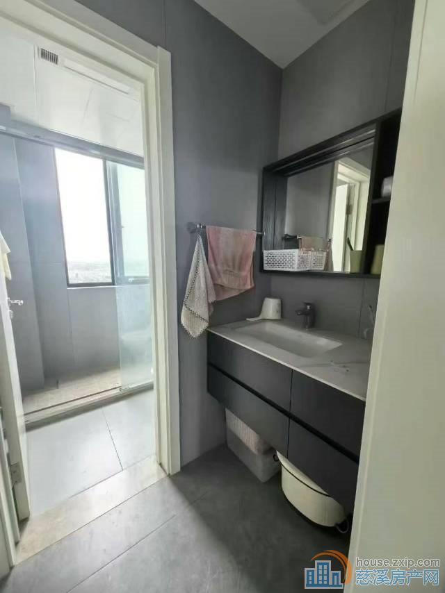 新潮塘北苑精装修107平车位151.8万