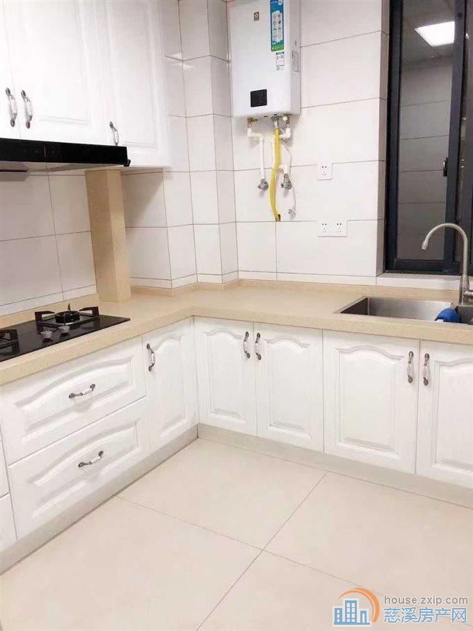 明月佳苑3室2厅2卫精装3500直接房源