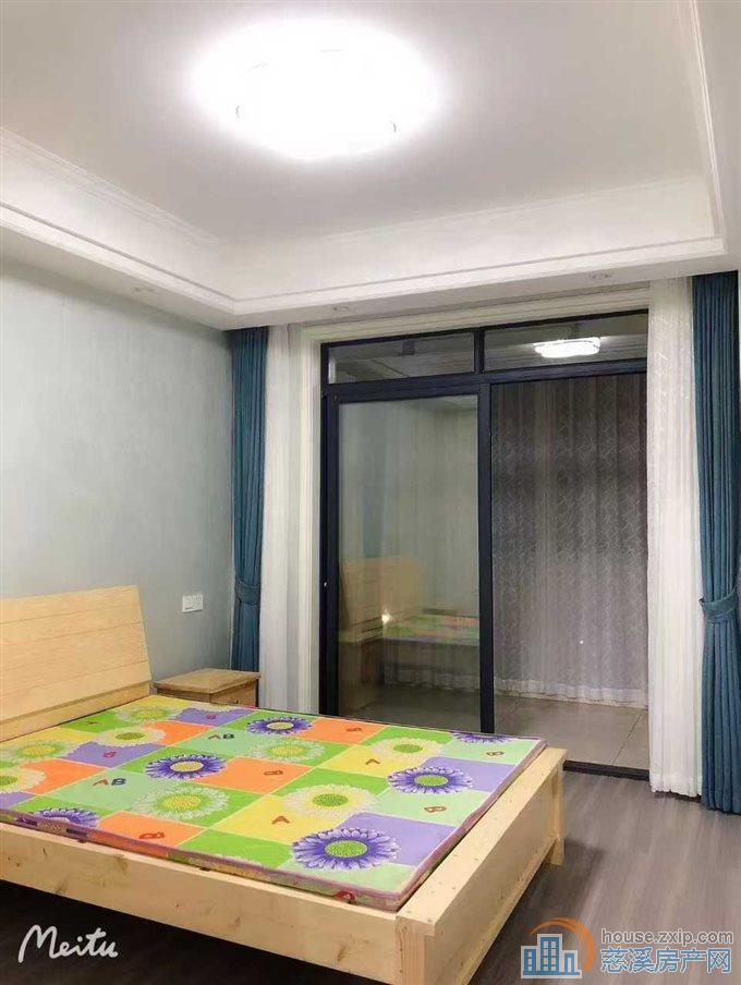 明月佳苑3室2厅2卫精装3500直接房源