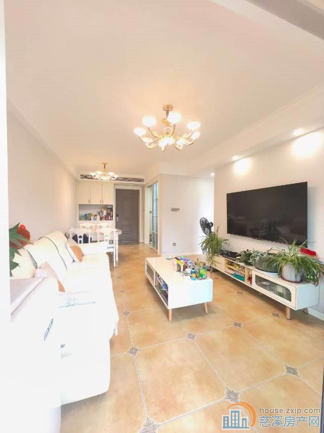 誉林府电梯房7楼95平精装215万车位