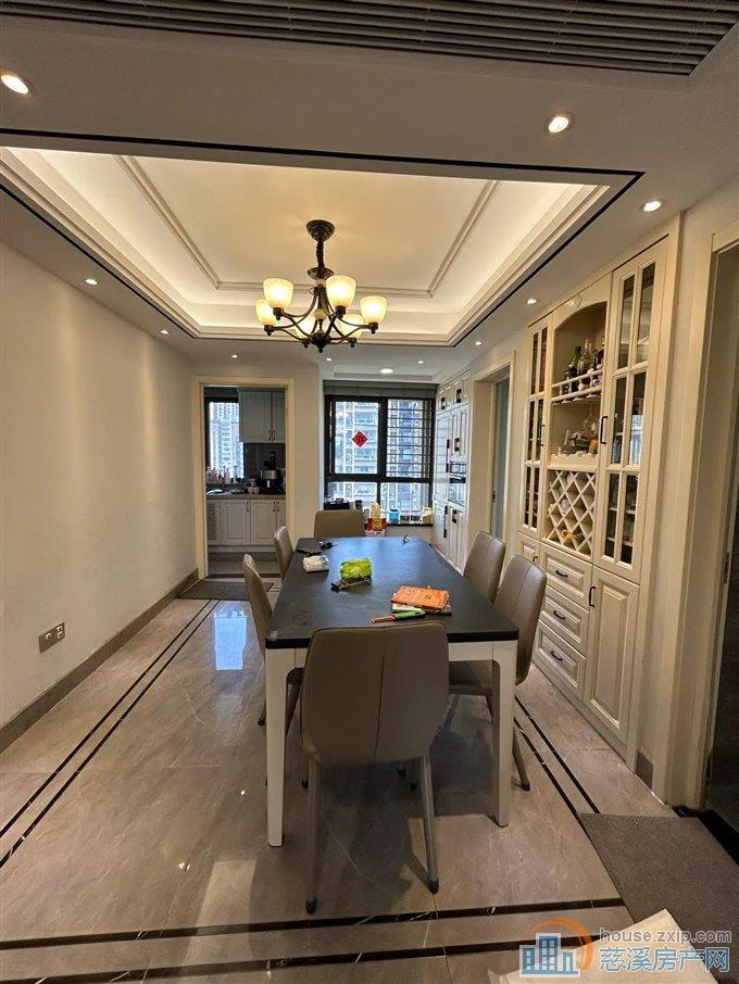 金仕华庭 124平 精装黄金楼层225万