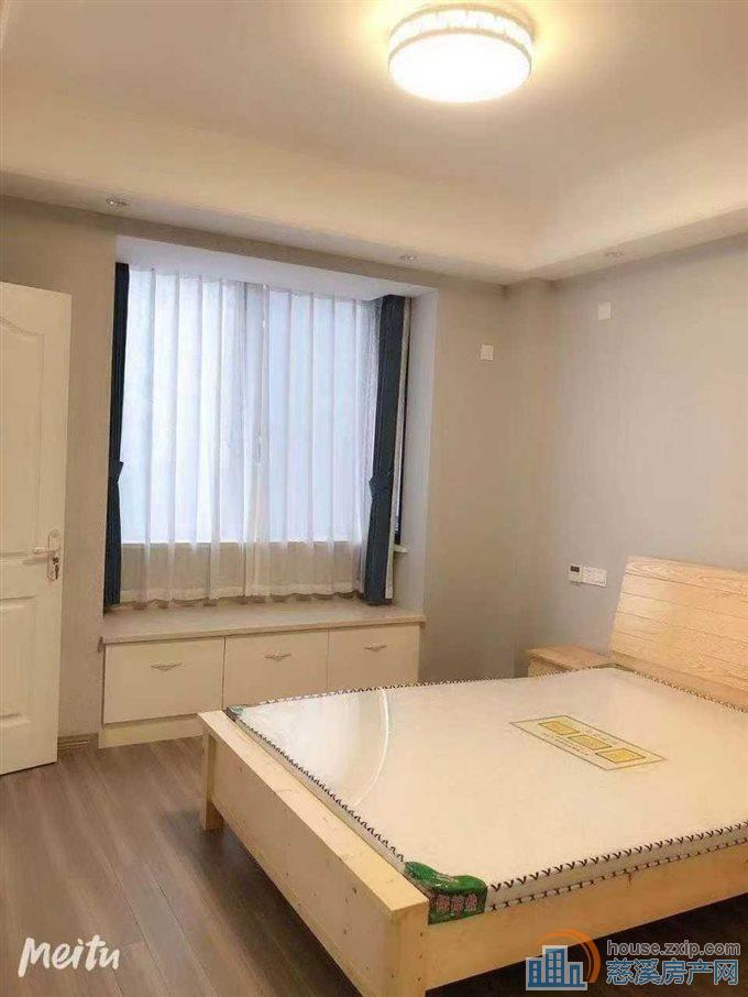 明月佳苑3室2厅2卫精装3500直接房源