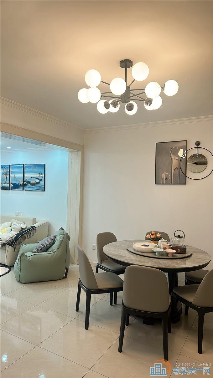 孙塘新村一楼全新精装二室2500元/月