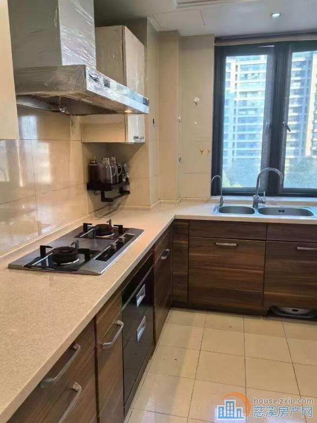 绿城慈园171平楼层佳精装车位328万