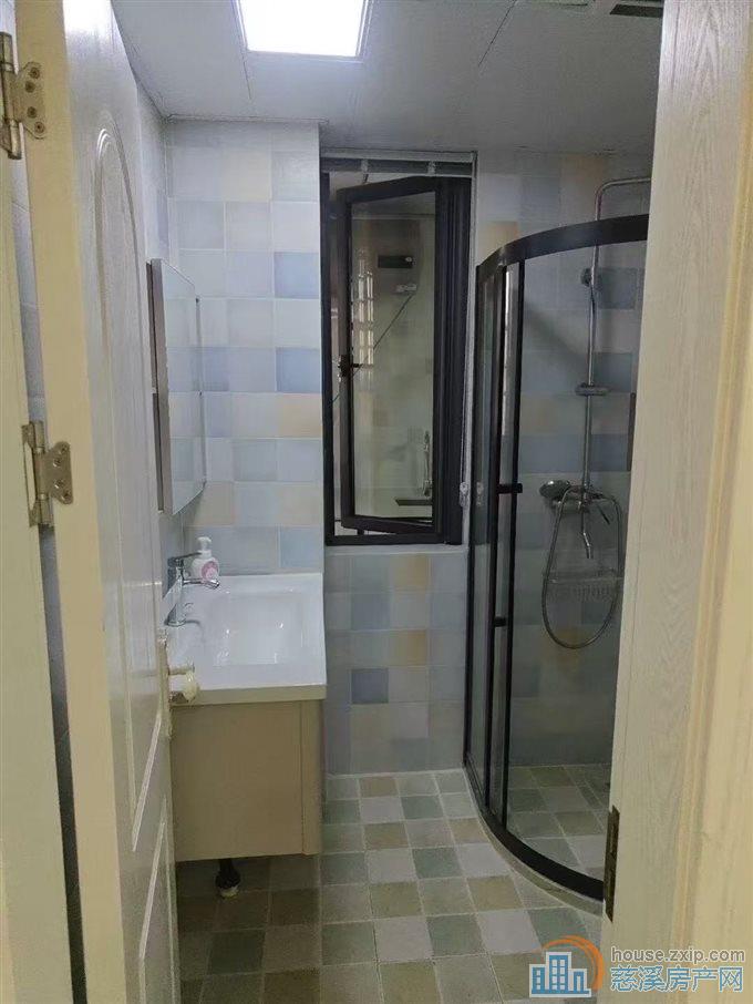 特价南池东区电梯洋房73平精装2年到