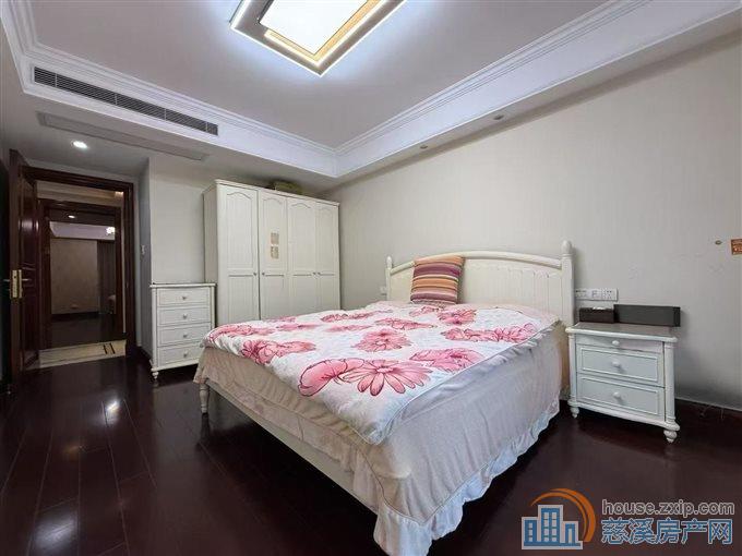 绿城慈园171平带一个产权车位精装