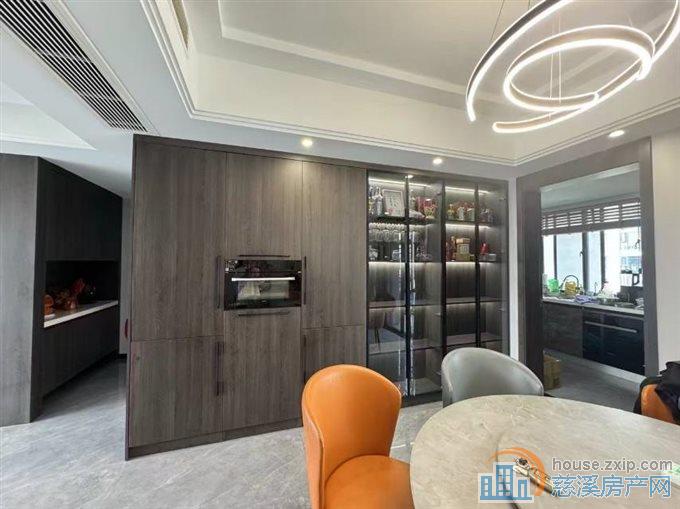 阅江府洋房豪装136平