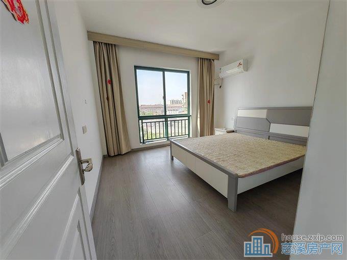 天怡嘉苑136平130万送车位边套