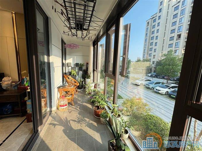 珑玥府 精装自住 210万 三室两卫