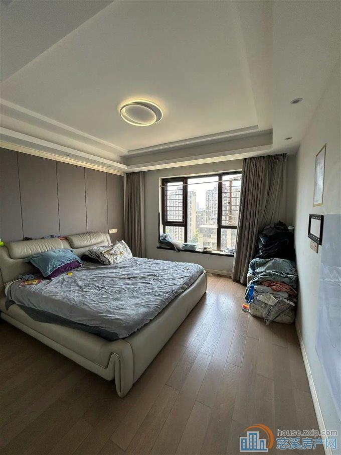 金仕华庭 124平 精装黄金楼层225万