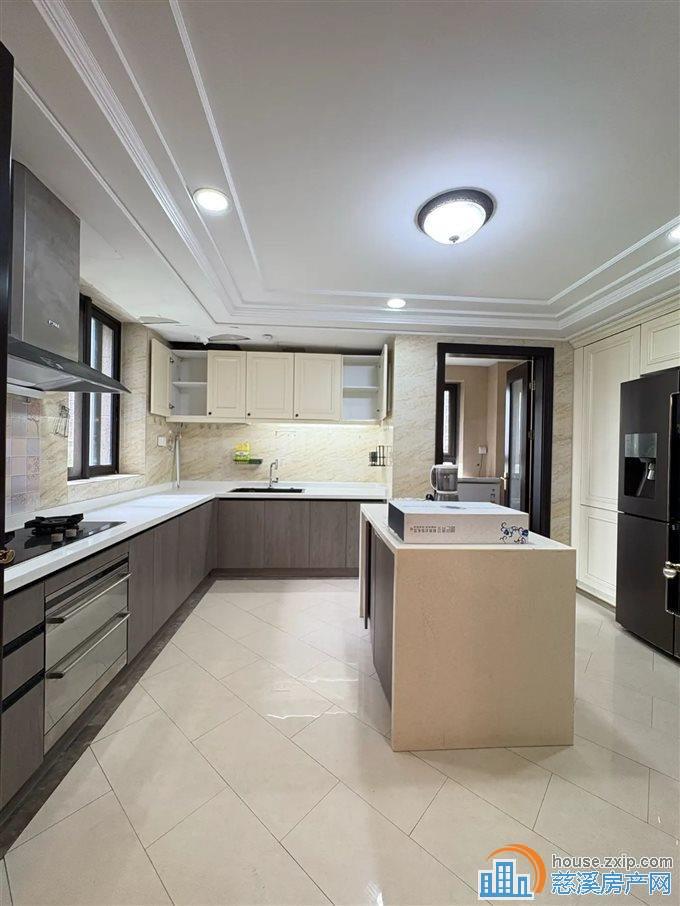 金地鸿悦 精装大平层240平368万