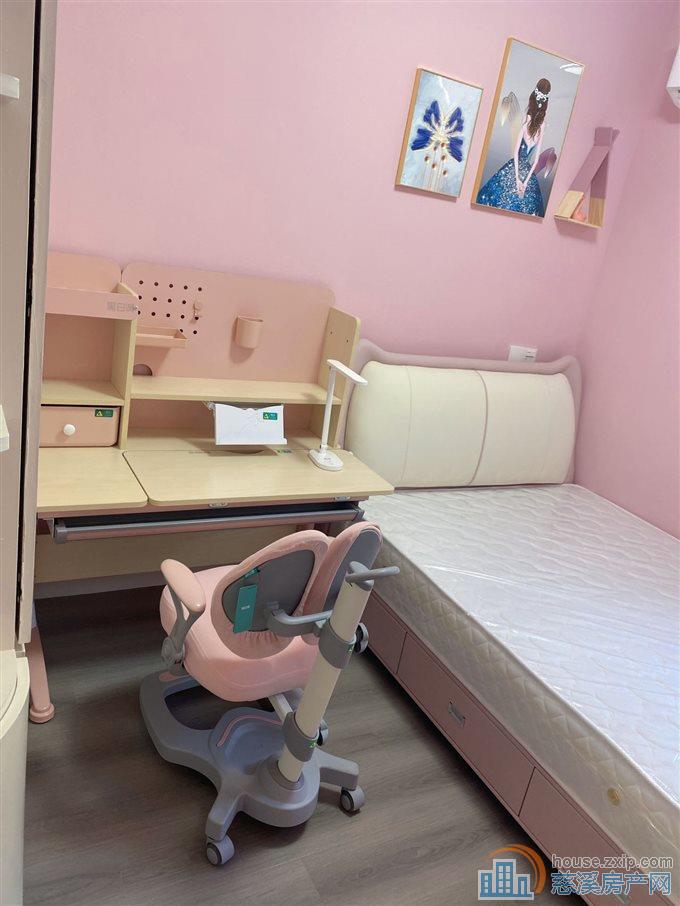 孙塘新村一楼全新精装二室2500元/月