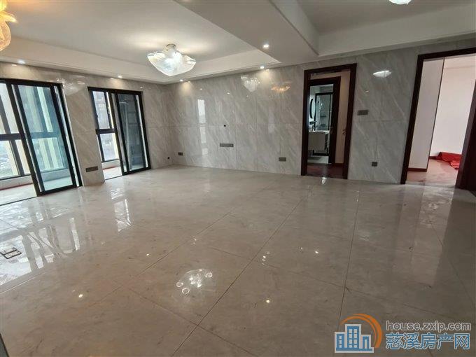 阳光城翡丽湾 全新精装没住过 带车位