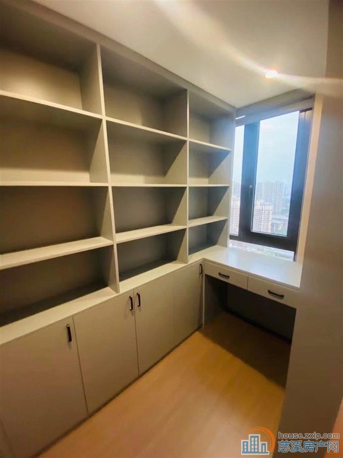 江滨壹号院103平中上层现代装修满2年