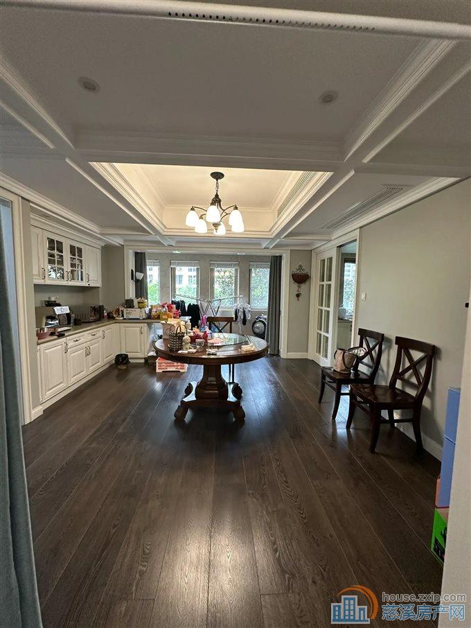  太子湾豪装186平带车位388万