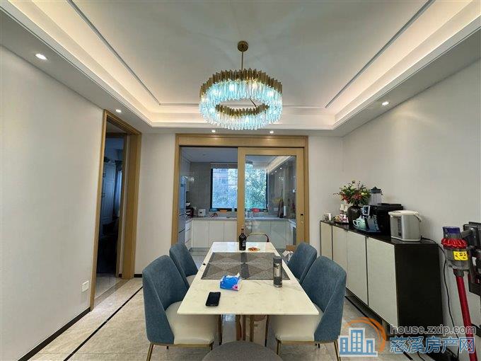 珑玥府 精装自住 210万 三室两卫