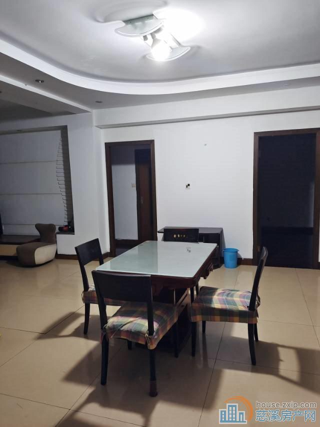 东兴苑南区4楼138平带大车库138万直