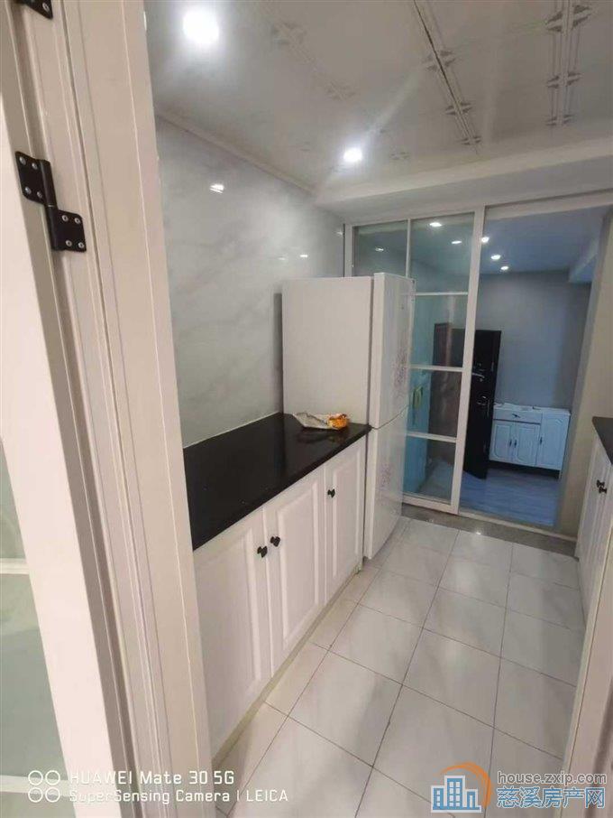 高丰家园精装修单身公寓1600直接钥匙在