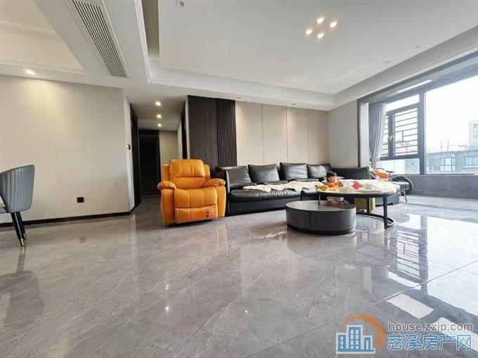 阅江府洋房豪装136平