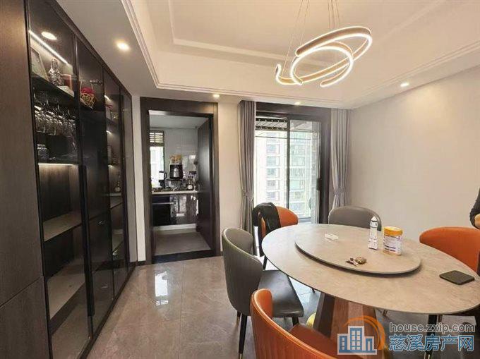 阅江府洋房豪装136平