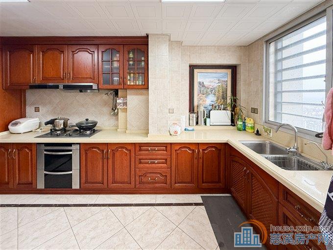 特价 财富中心 . 豪装100万一线河景