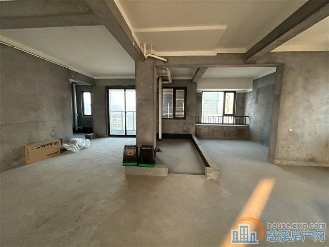 盛泰嘉苑毛坯145平188.8万楼层好