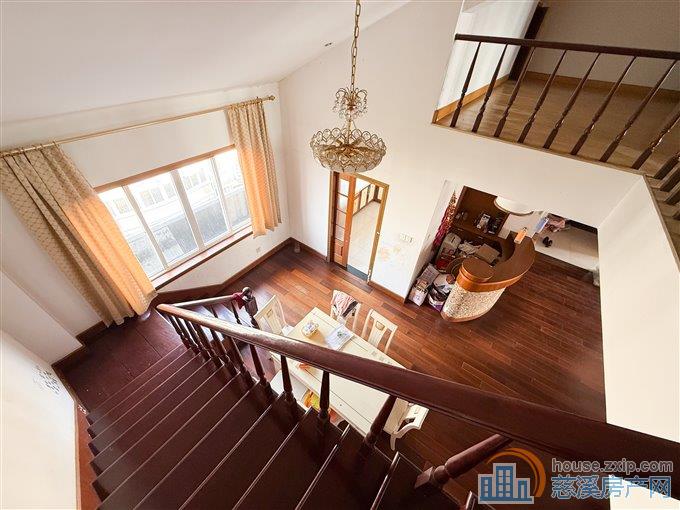 华泰苑顶复258平精装保养好152万