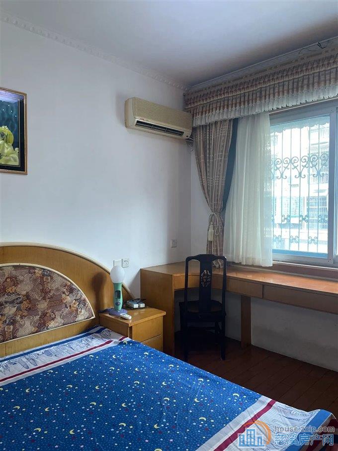 实验公寓  杂物间2个  满五唯一