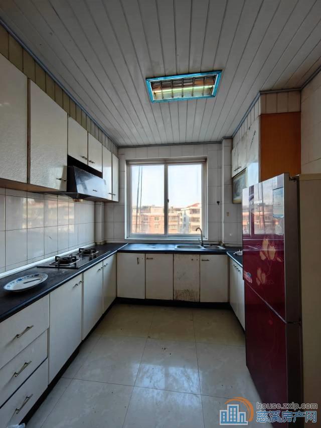 名都公寓 精装139平方90万带车库