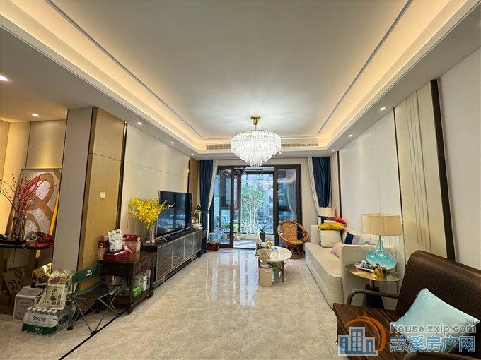 珑玥府 精装自住 210万 三室两卫