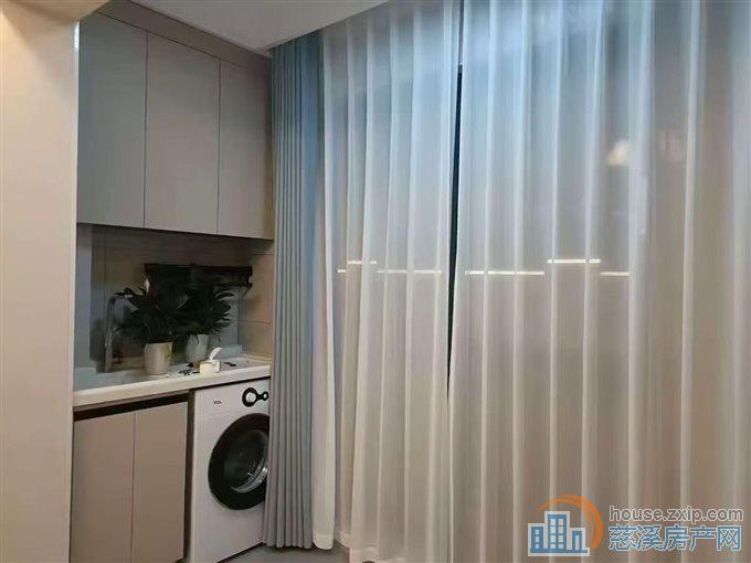 天安盛世臻境97平3间朝南送车位精装