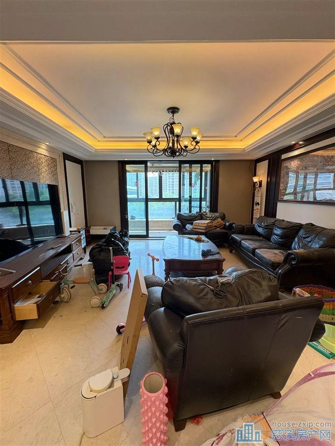 金地鸿悦 240平 352万 精致装修