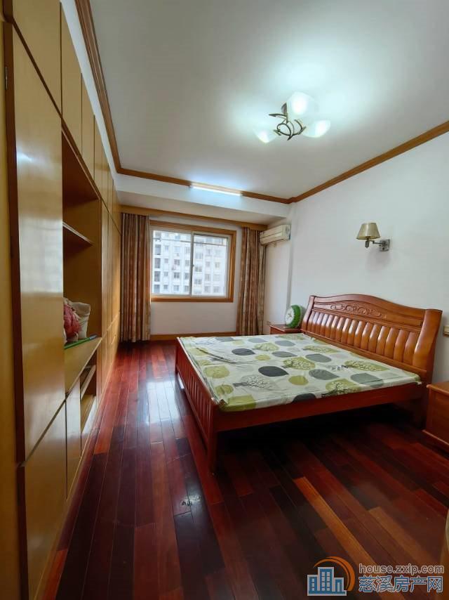 名都公寓 精装139平方90万带车库