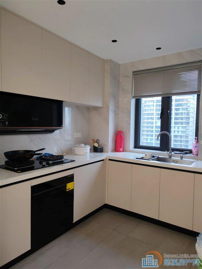 万固臻悦府  自住精装  边套