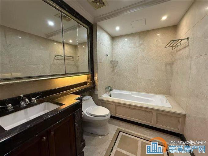 绿城玫瑰园171平精装带车位328万