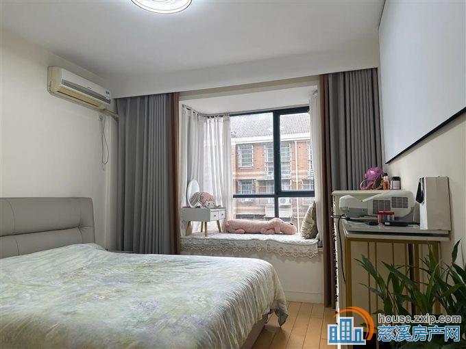 急卖 天和家园136平方138万带车位