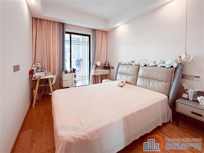 悦华府140平208万精装河景房