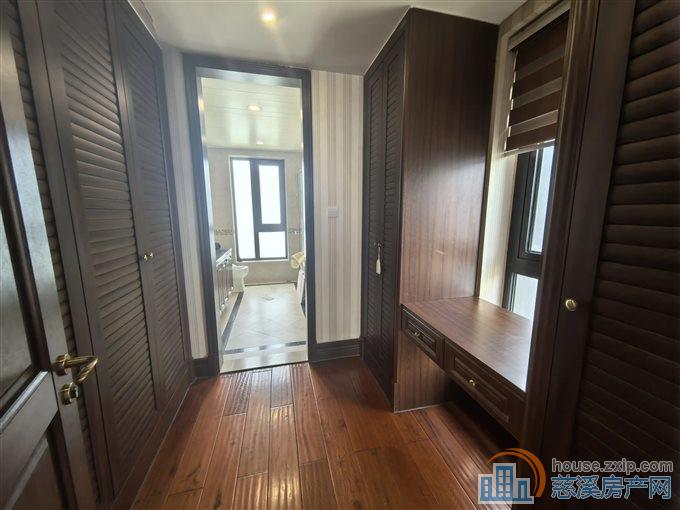 金地鸿悦  精装 189.39平305万