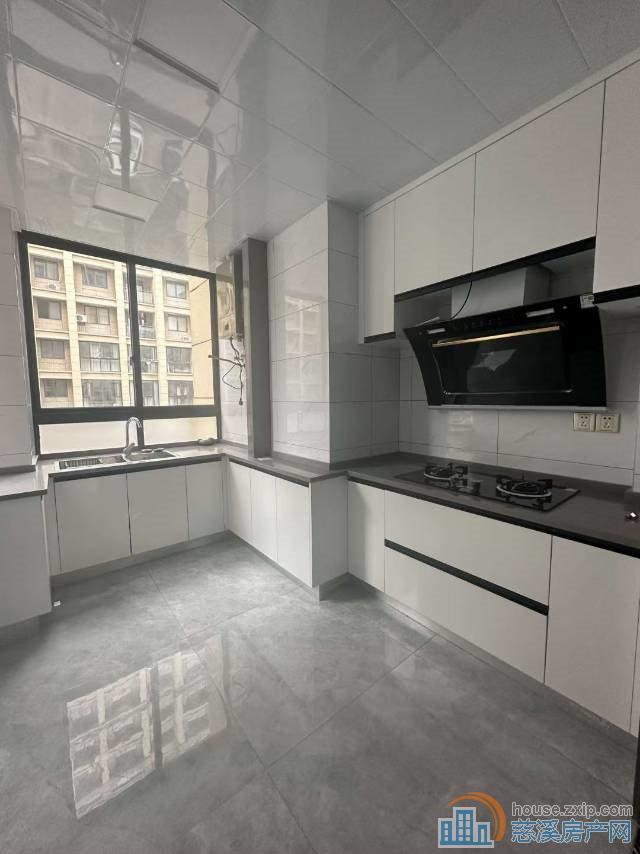 尚德家园面积90平2房精装车位93.8万