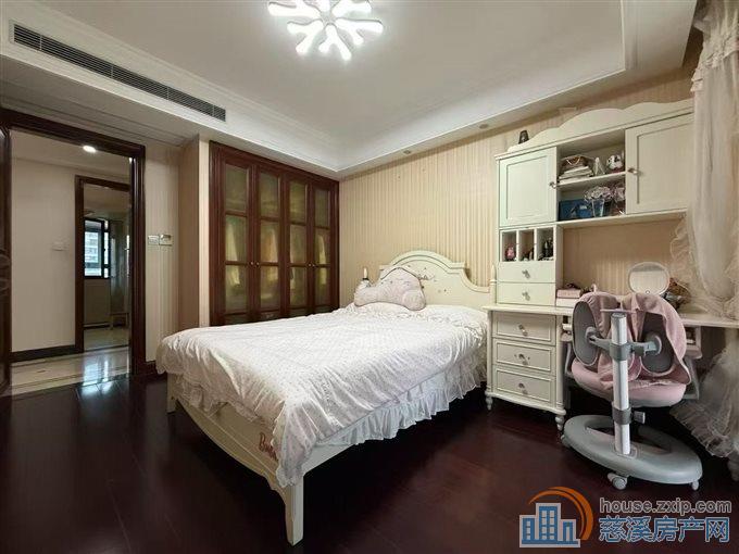 绿城慈园171平带一个产权车位精装