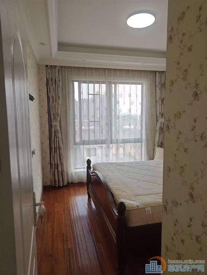 南池东区电梯洋房73平好楼层朝南三间