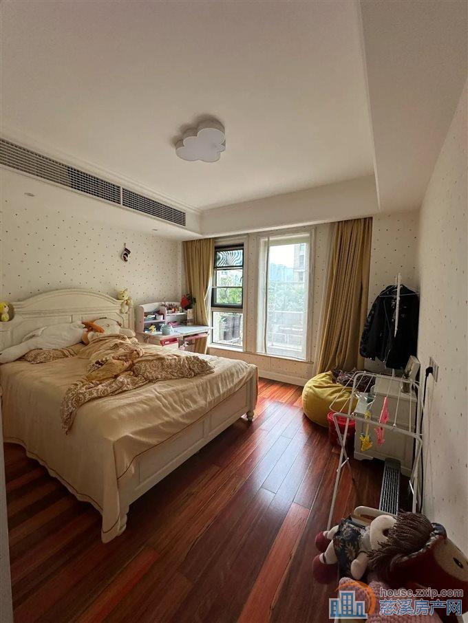  太子湾豪装186平带车位388万