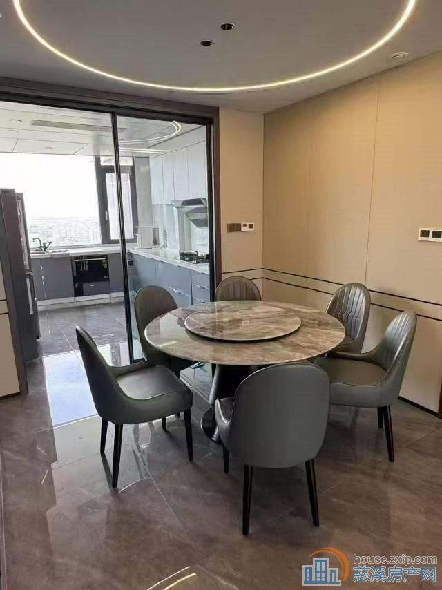 云顶194平楼层佳2室豪装530万