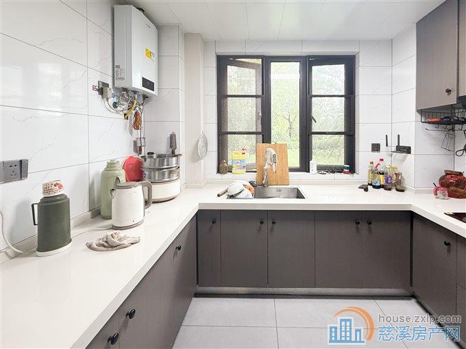 红星天铂佳苑132平149.6万带双车位