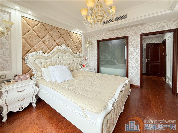 特价 财富中心 . 豪装100万一线河景