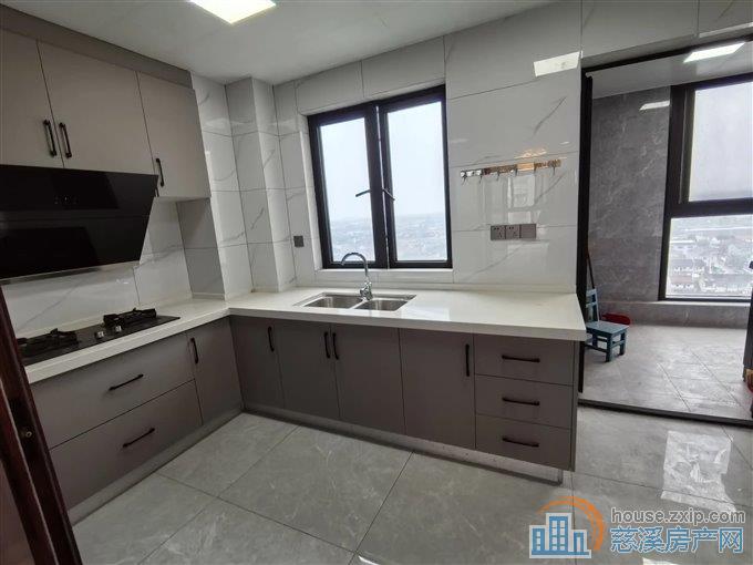 阳光城翡丽湾 全新精装没住过 带车位